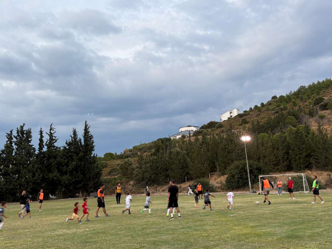 Datça’da Babalar ve Oğullar Futbol Turnuvası, MHP İl Başkanı Emrah Oltulu Sahada 3